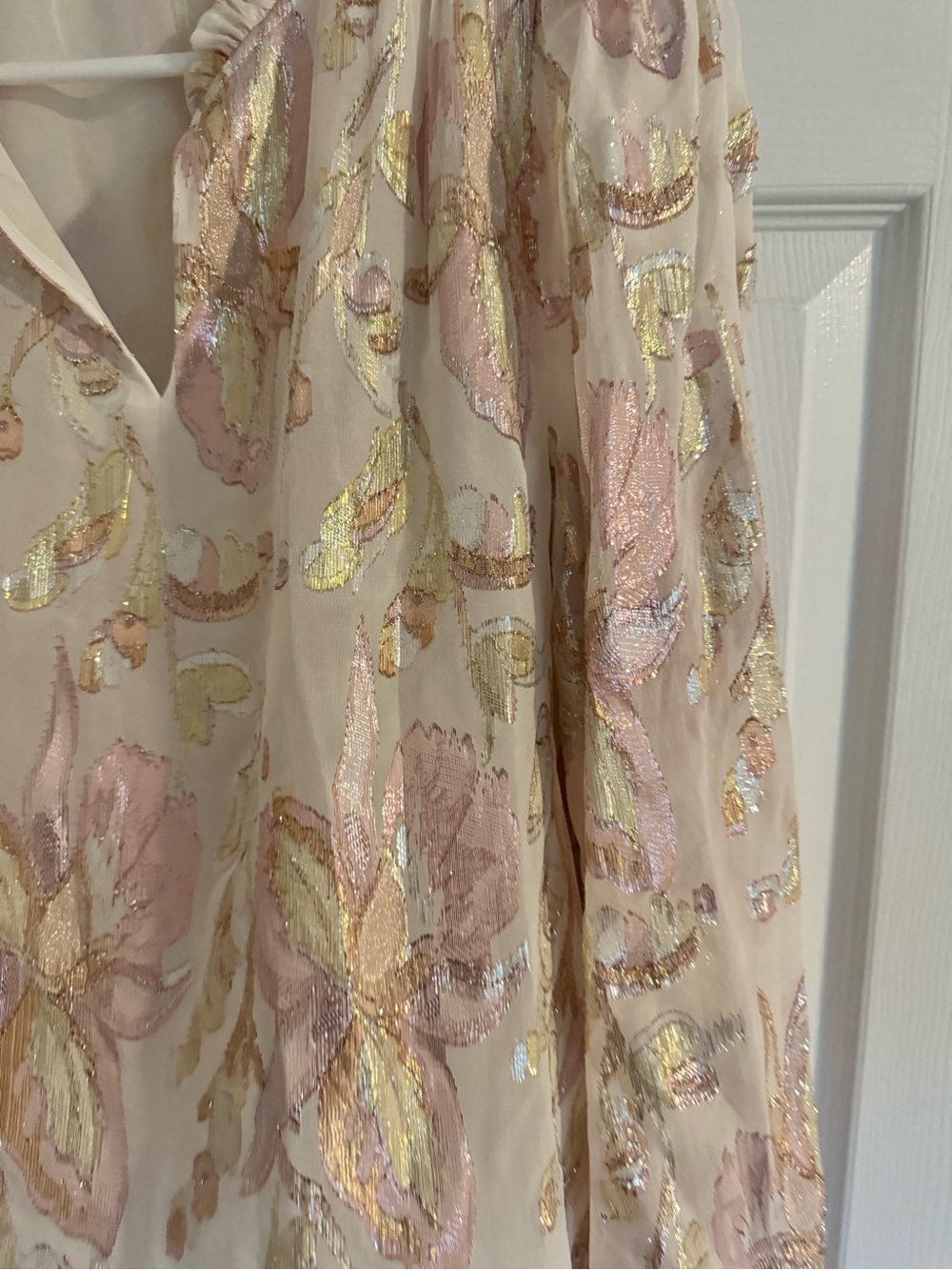 Lilly Pulitzer Giana Silk Top Blouse V-Neck Sparkle Metallic Accents Sz S - Picture 4 of 13